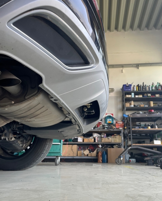 Carlig remorcare Audi Q5 FY dupa 2017 vertical cu cheie marca Autohak [5]