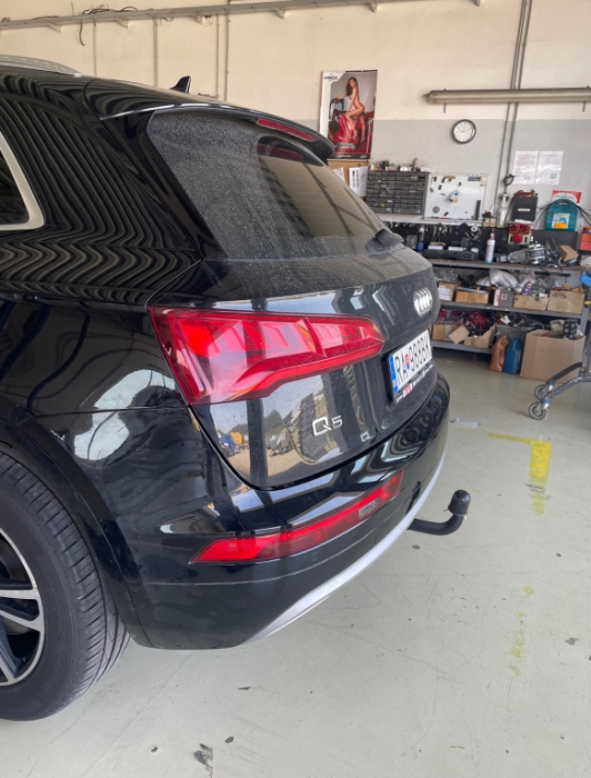 Carlig remorcare Audi Q5 FY dupa 2017 vertical cu cheie marca Autohak [8]