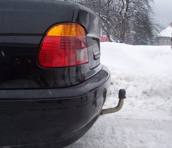 Carlig remorcare BMW Seria 5 E39 sedan 1995 - 2003 demontabil automat cu maneta marca Autohak [3]