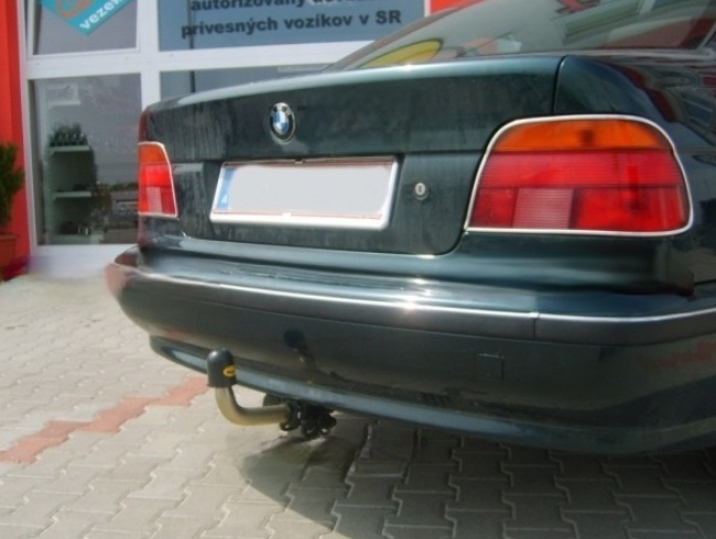 Carlig remorcare BMW Seria 5 E39 sedan 1995 - 2003 demontabil automat cu maneta marca Autohak [2]