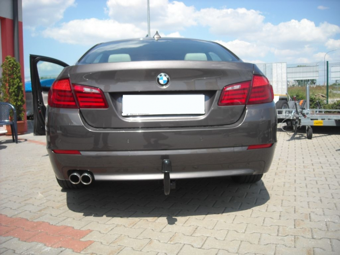 Carlig remorcare BMW Seria 5 F10, F11 2010 - 2017 vertical cu cheie marca Autohak [13]