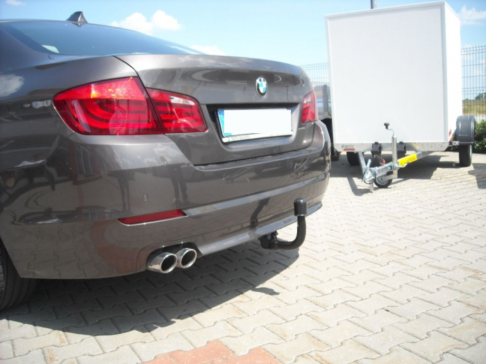 Carlig remorcare BMW Seria 5 F10, F11 2010 - 2017 vertical cu cheie marca Autohak [16]