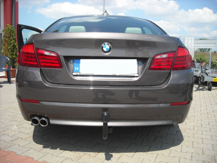 Carlig remorcare BMW Seria 5 F10, F11 2010 - 2017 vertical cu cheie marca Autohak [11]