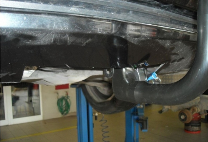 Carlig remorcare BMW Seria 7 E65, E66 2005 - 2008 vertical cu cheie marca Autohak [8]