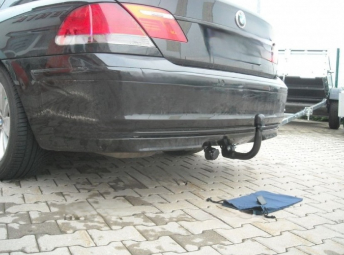 Carlig remorcare BMW Seria 7 E65, E66 2005 - 2008 vertical cu cheie marca Autohak [5]