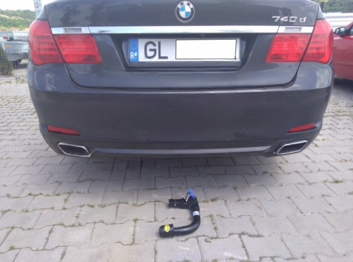 Carlig remorcare BMW Seria 7 F01, F02 2009 - 2016 vertical cu cheie marca Autohak [5]