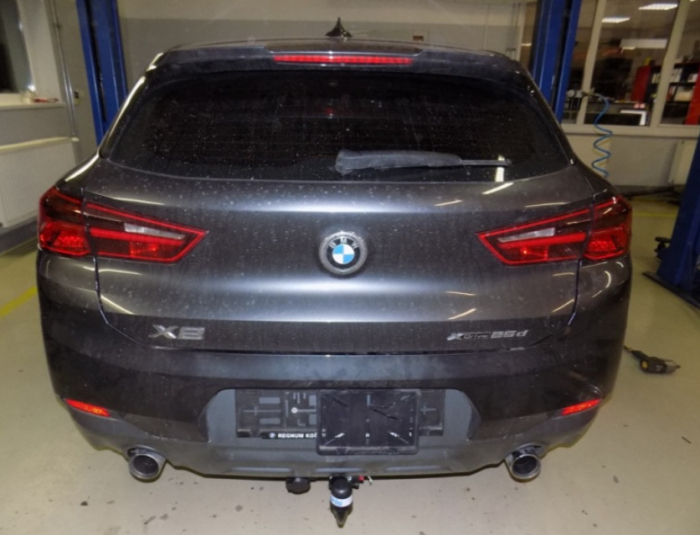 Carlig remorcare BMW X2 dupa 2018 vertical cu cheie marca Bosal [2]