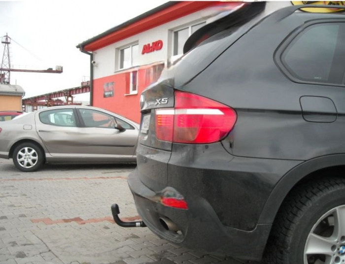 Carlig remorcare BMW X5 E70 2007 - 2013 vertical cu cheie marca Autohak [11]