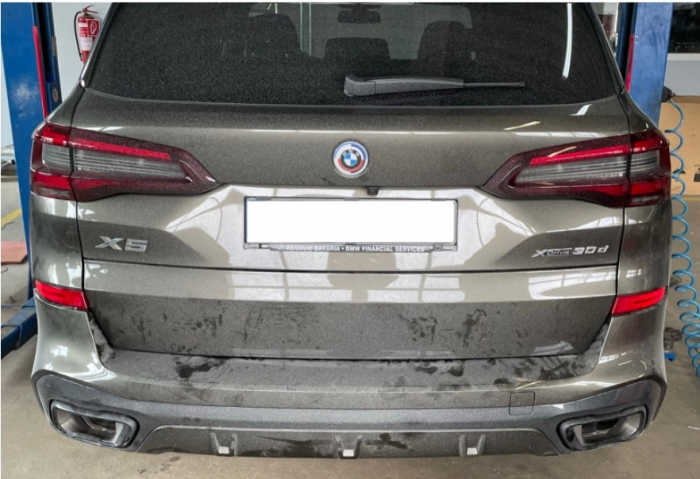 Carlig remorcare BMW X5 G05 dupa 2018 demontabil automat vertical marca Autohak [4]
