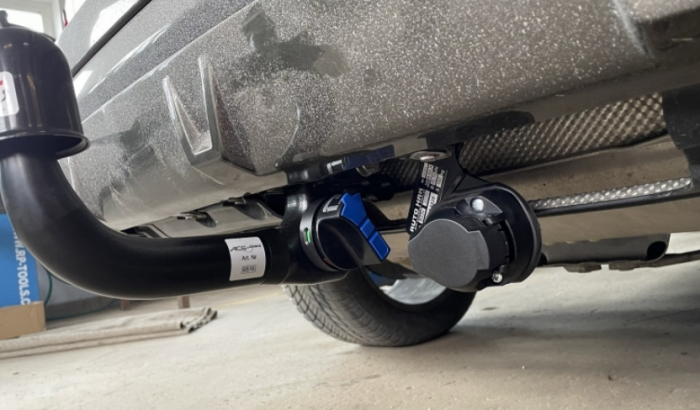 Carlig remorcare BMW X5 G05 dupa 2018 demontabil automat vertical marca Autohak [7]