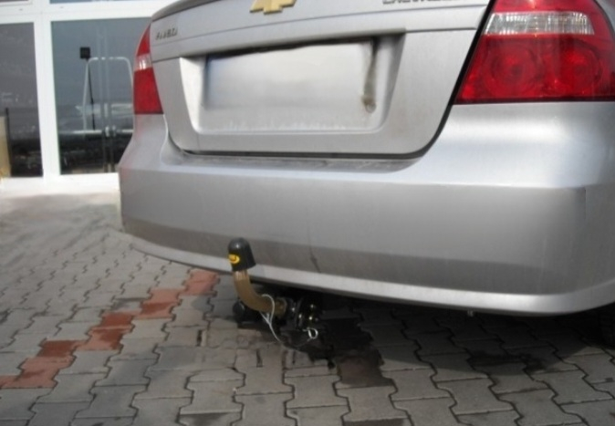Carlig remorcare Chevrolet Aveo 4 usi 2006 - 2011 demontabil automat cu maneta marca Autohak [4]