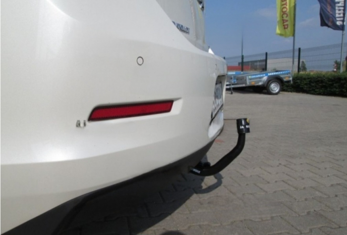 Carlig remorcare Chevrolet Malibu dupa 2012 demontabil automat vertical marca Thule [3]