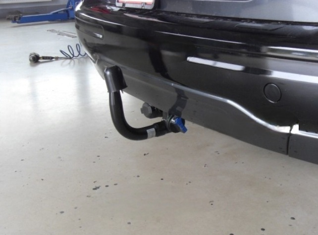 Carlig remorcare Citroen C3 Picasso 2009 - 2017 vertical cu cheie marca Autohak [11]