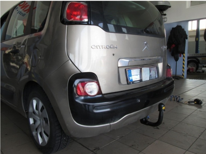 Carlig remorcare Citroen C3 Picasso 2009 - 2017 vertical cu cheie marca Autohak [7]
