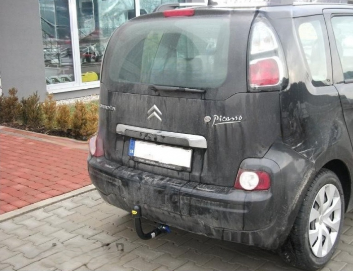Carlig remorcare Citroen C3 Picasso 2009 - 2017 vertical cu cheie marca Autohak [18]