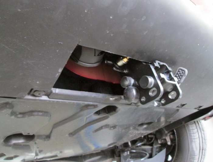 Carlig remorcare Citroen C4 Picasso 2013 - 2018 demontabil automat cu maneta marca Autohak [3]