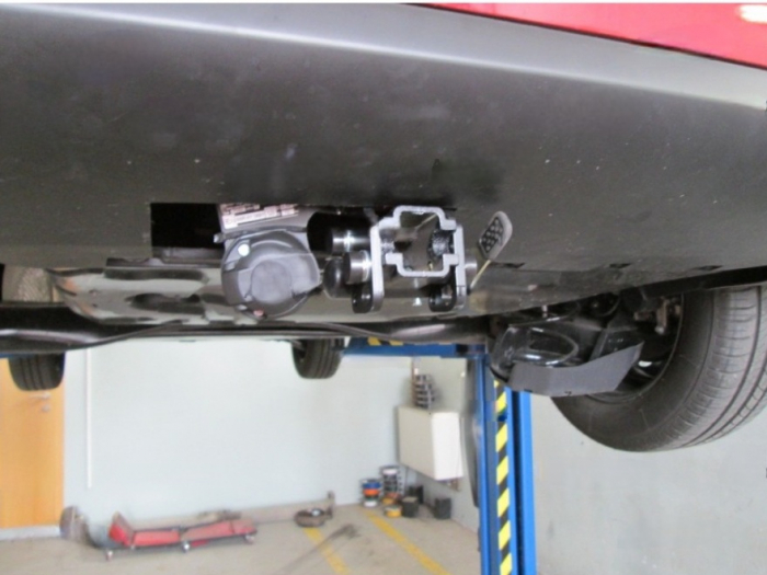 Carlig remorcare Citroen C4 Grand Picasso 2013 - 2018 demontabil automat cu maneta marca Autohak [4]