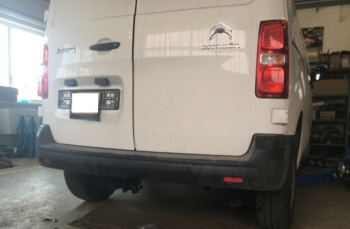 Carlig remorcare Citroen Jumpy dupa 2016 demontabil automat cu maneta marca Autohak [6]