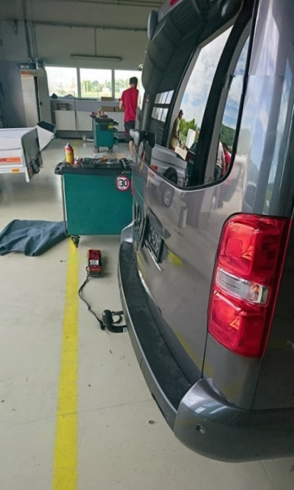 Carlig remorcare Citroen Jumpy dupa 2016 vertical cu cheie marca Autohak [9]