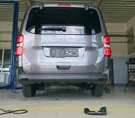 Carlig remorcare Citroen Jumpy dupa 2016 vertical cu cheie marca Autohak [7]