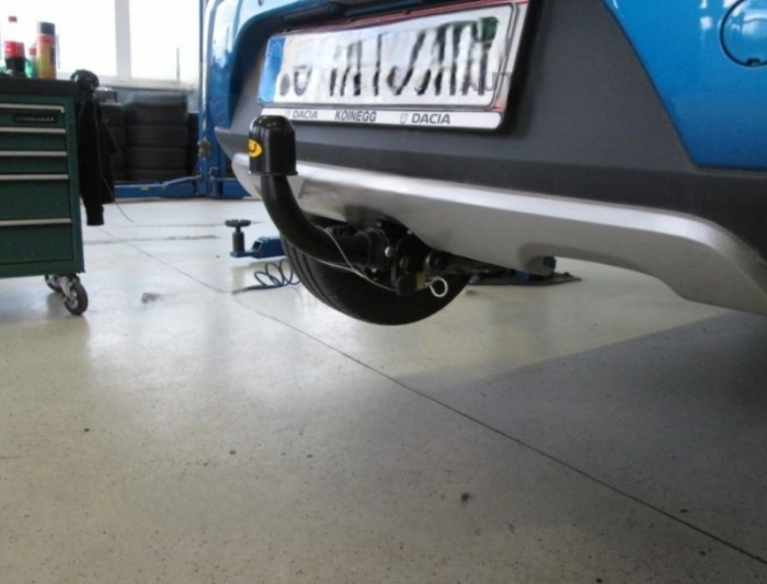 Carlig remorcare Dacia Sandero Stepway 2013 - 2020 demontabil automat cu maneta marca Autohak [3]