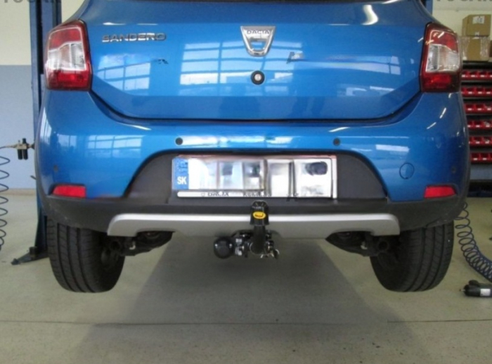 Carlig remorcare Dacia Sandero Stepway 2013 - 2020 demontabil automat cu maneta marca Autohak [4]