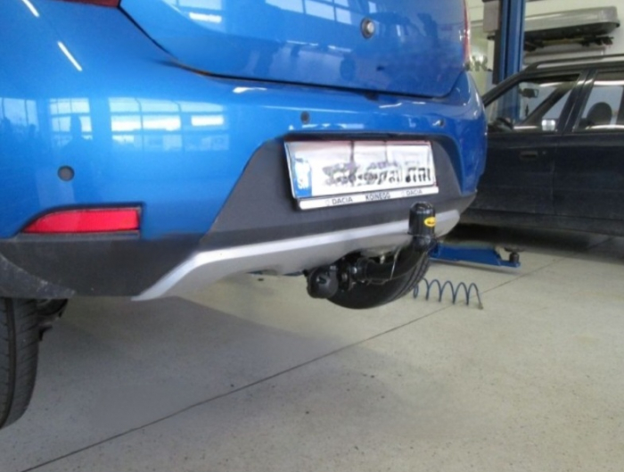 Carlig remorcare Dacia Sandero Stepway 2013 - 2020 demontabil automat cu maneta marca Autohak [2]