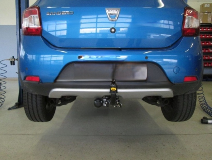 Carlig remorcare Dacia Sandero Stepway 2013 - 2020 demontabil automat cu maneta marca Autohak [6]