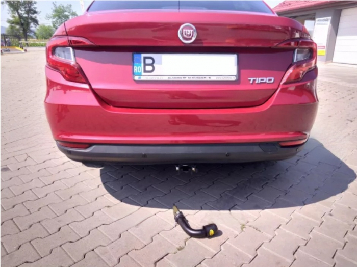 Carlig remorcare Fiat Tipo 4 usi dupa 2016 demontabil automat cu maneta marca Autohak [3]