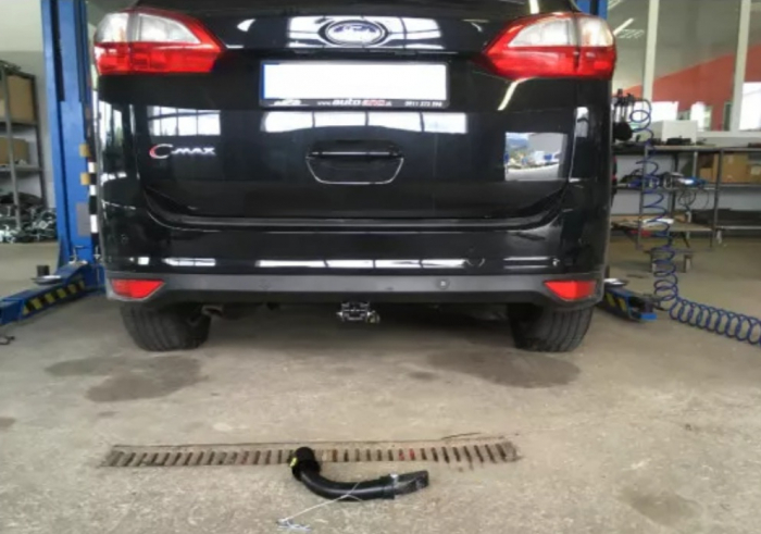Carlig remorcare Ford C-Max dupa 2011 demontabil automat cu maneta marca Autohak [4]