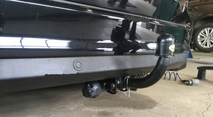Carlig remorcare Ford C-Max dupa 2011 demontabil automat cu maneta marca Autohak [2]