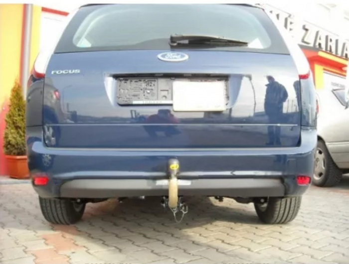 Carlig remorcare Ford Focus 2 combi 2005 - 2011 demontabil automat cu maneta marca Autohak [5]