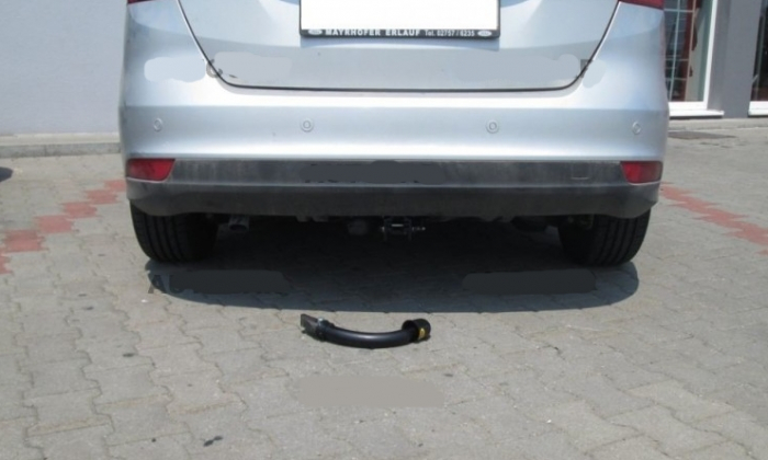 Carlig remorcare Ford Focus 3 htb 2011 - 2018 demontabil automat cu maneta marca Autohak [3]