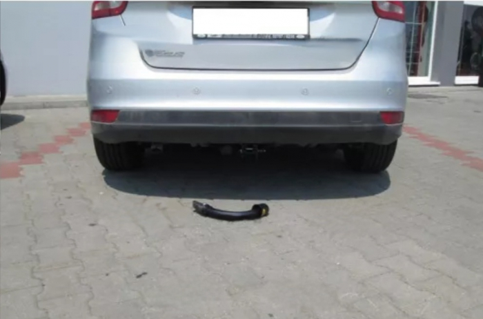 Carlig remorcare Ford Focus 3 htb 2011 - 2018 demontabil automat cu maneta marca Autohak [4]