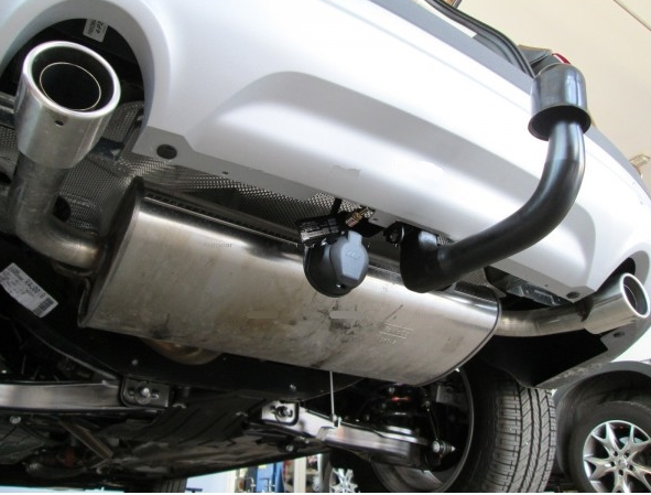 Carlig remorcare Ford Kuga dupa 2013 demontabil automat vertical marca Autohak [4]