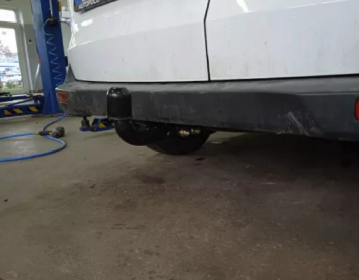 Carlig remorcare Ford Transit / Tourneo Courier fabricat dupa 2014 [2]