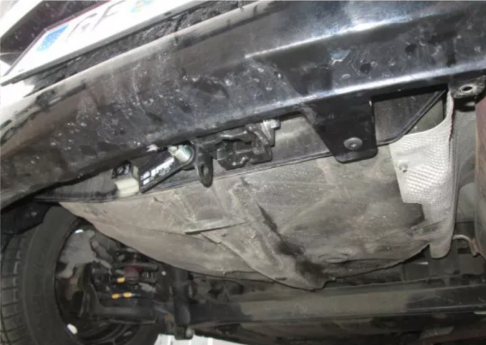 Carlig remorcare Hyundai i20 2009 - 2014 demontabil automat vertical marca Autohak [6]