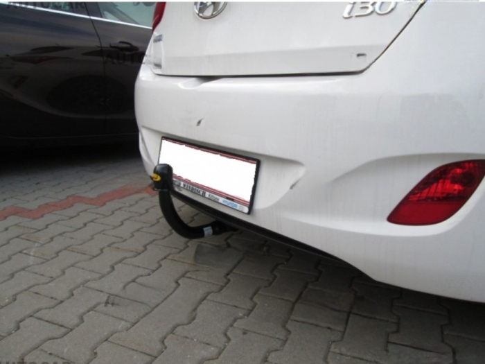 Carlig remorcare Hyundai i30 5 usi 2012 - 2017 demontabil automat vertical marca Autohak [8]