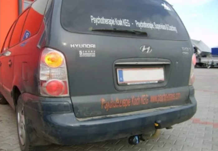 Carlig remorcare Hyundai Trajet dupa 2000 demontabil cu maneta marca Autohak [2]