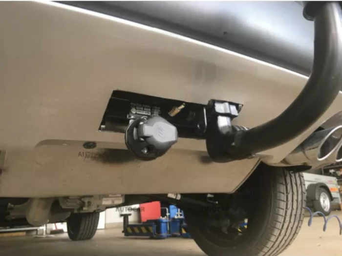 Carlig remorcare Jeep Compass dupa 2017 demontabil automat vertical marca Autohak [9]