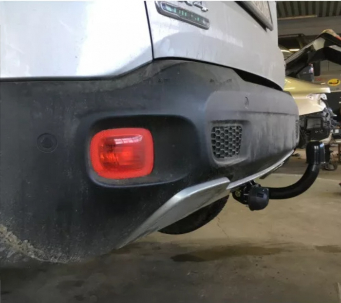 Carlig remorcare Jeep Renegade dupa 2014 marca Autohak r56s [4]