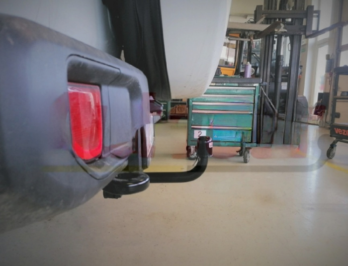 Carlig remorcare Jeep Wrangler JL dupa 2018 demontabil automat vertical marca Autohak [6]