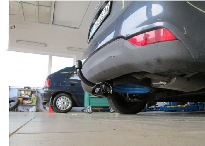 Carlig remorcare Kia Carens dupa 2013 demontabil automat cu maneta marca Autohak [7]