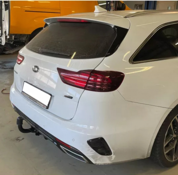 Carlig remorcare Kia Ceed combi dupa 2018 demontabil automat cu maneta marca Autohak [4]