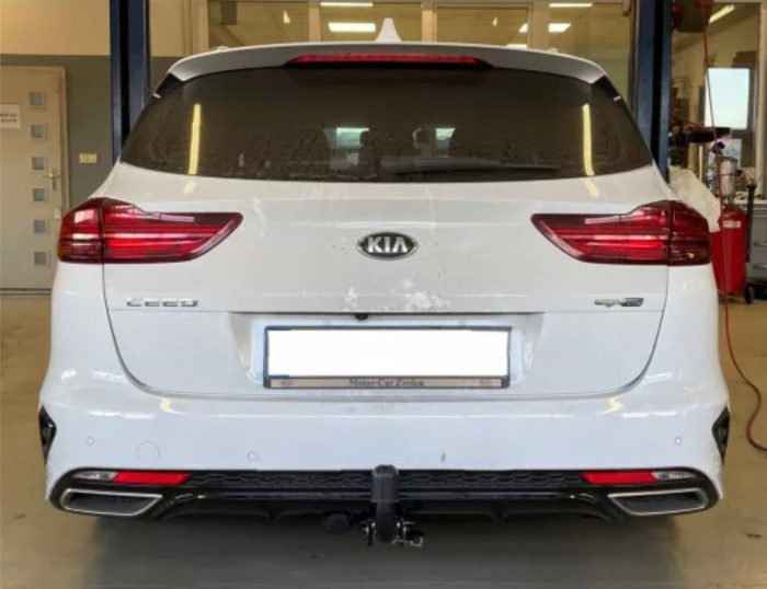 Carlig remorcare Kia Ceed combi dupa 2018 demontabil automat cu maneta marca Autohak [2]