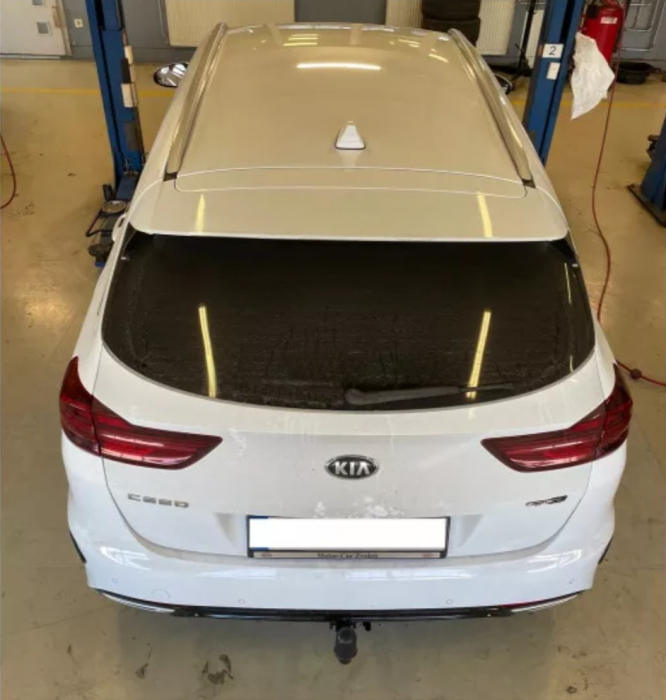 Carlig remorcare Kia Ceed combi dupa 2018 demontabil automat cu maneta marca Autohak [3]