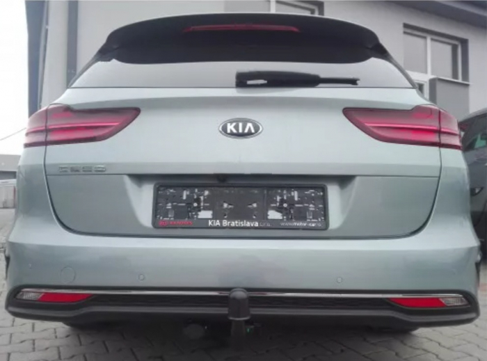 Carlig remorcare Kia Ceed combi dupa 2018 demontabil automat vertical marca Autohak [5]