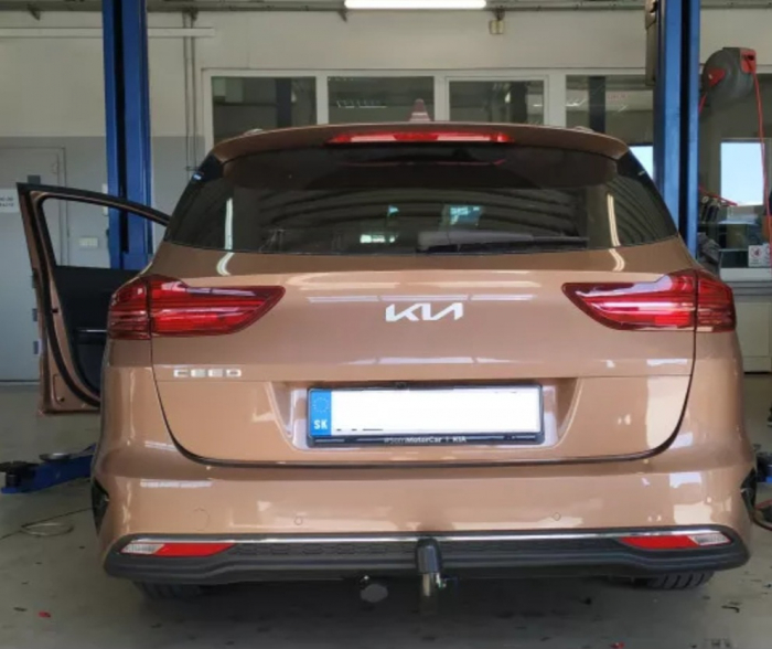 Carlig remorcare Kia Ceed combi dupa 2018 demontabil automat vertical marca Autohak [10]