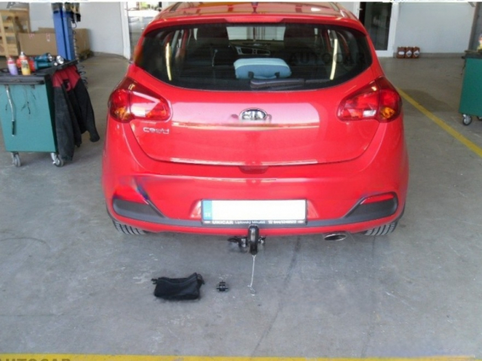 Carlig remorcare Kia Ceed htb 2012 -2018 demontabil automat cu maneta marca Autohak [5]