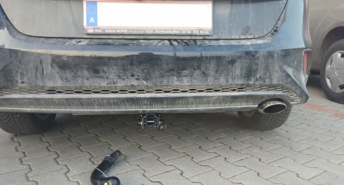Carlig remorcare Kia Ceed htb dupa 2018 demontabil automat cu maneta marca Autohak [2]